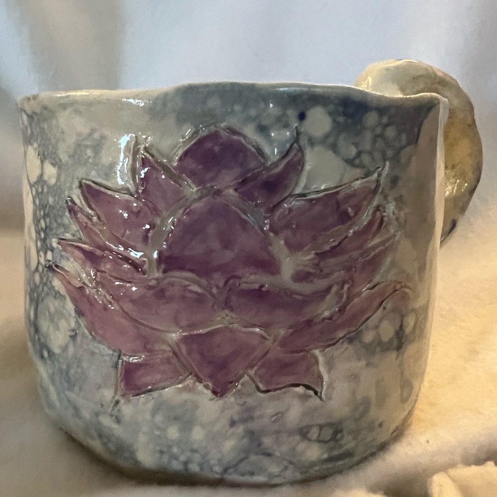 Three handmade ceramic bowls with Lotus - Picture 2 of 4